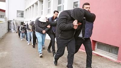 Ayl�k 50 milyonluk vurgunu �ocuklarla ka��rm��lar