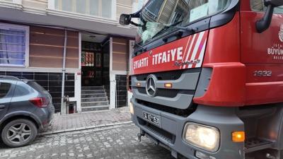 Esenyurt'ta ak�lalmaz olay: Kad�n dua ederek otomobilin �zerinde z�plad�