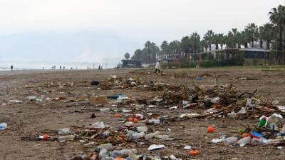 F�rt�nayla birlikte sahiller ��ple doldu: Yollarda ��kmeler meydana geldi