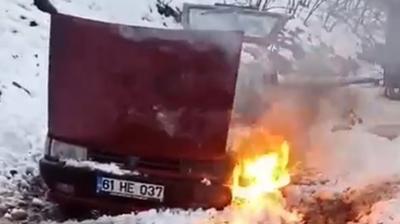 Trabzon'da seyir halindeki otomobilde ��kan yang�n s�nd�r�ld�