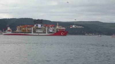 Y�ld�r�m Karadeniz g�revi yolunda... �anakkale Bo�az�'ndan ge�ti