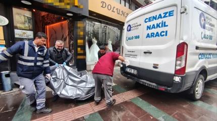 Apart otel odas�nda �l� bulundu: Avucunda ��r�nga bulundu