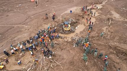 Bat� Java'da heyelan felaketi: 25 ki�i hayat�n� kaybetti