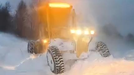 Tokat'ta yo�un kar yollar� t�kad�: Mahsur kalan minib�stekiler kurtar�ld�