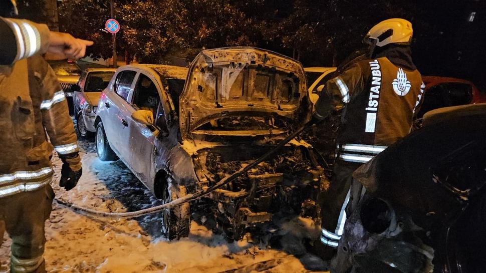 �stanbul'un g�be�inde korkun� olay! Park halindeki ara�lar alev alev yand�