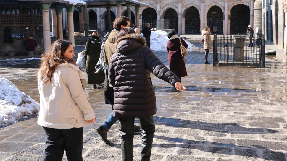 So�uk hava engelleyemedi... Diyarbak�r turist ak�n�na u�ruyor