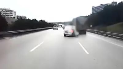 Bursa'da facian�n e�i�inden d�n�ld�... O anlar ara� i�i kameras�nda