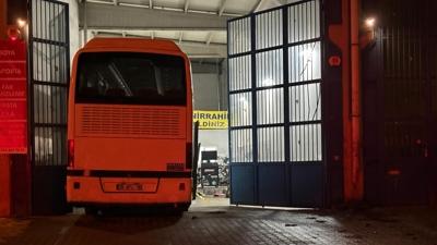 Kayseri'de feci kaza: Otob�s�n alt�nda kalan tamirci hayat�n� kaybetti