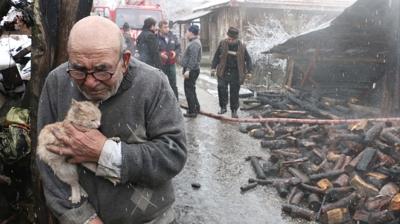 T�rkiye onu kedisine sar�ld��� kareyle tan�d�: 'Ali Dede' ya�am�n� yitirdi