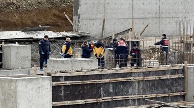 Fabrika in�aat�nda ��kme: Bir i��inin cans�z bedenine ula��ld�