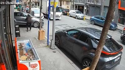 Park manevras� faciaya d�nd�: Ara� d�kkana dald�