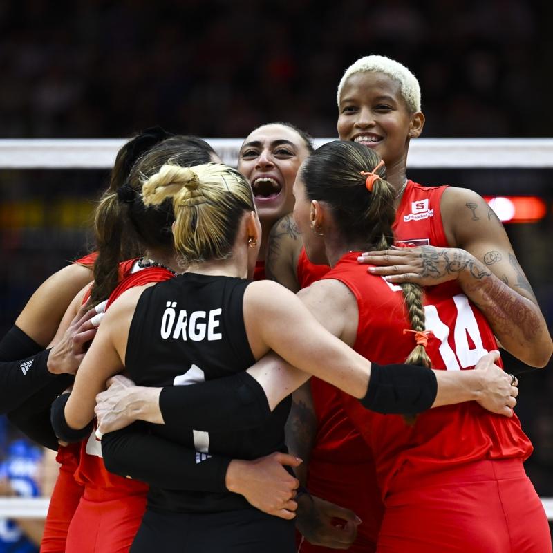 Milli kad�n ve erkek voleybol tak�mlar�n�n gruplar� a��kland�