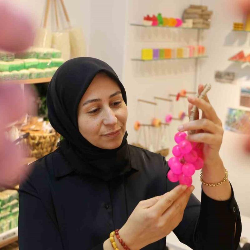 Mutfaktan d�kkana: 3 �e�itle ba�lad�, �imdi 100 �e�it �retiyor