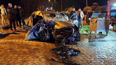 Kafa kafaya feci kaza! 3 a��r yaral�