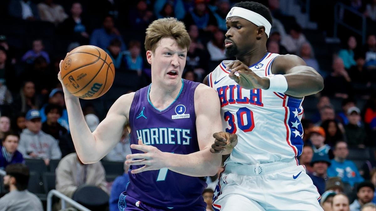 Adem Bona  Philadelphia 76ers  Milwaukee Bucks foto�raflar� resimleri