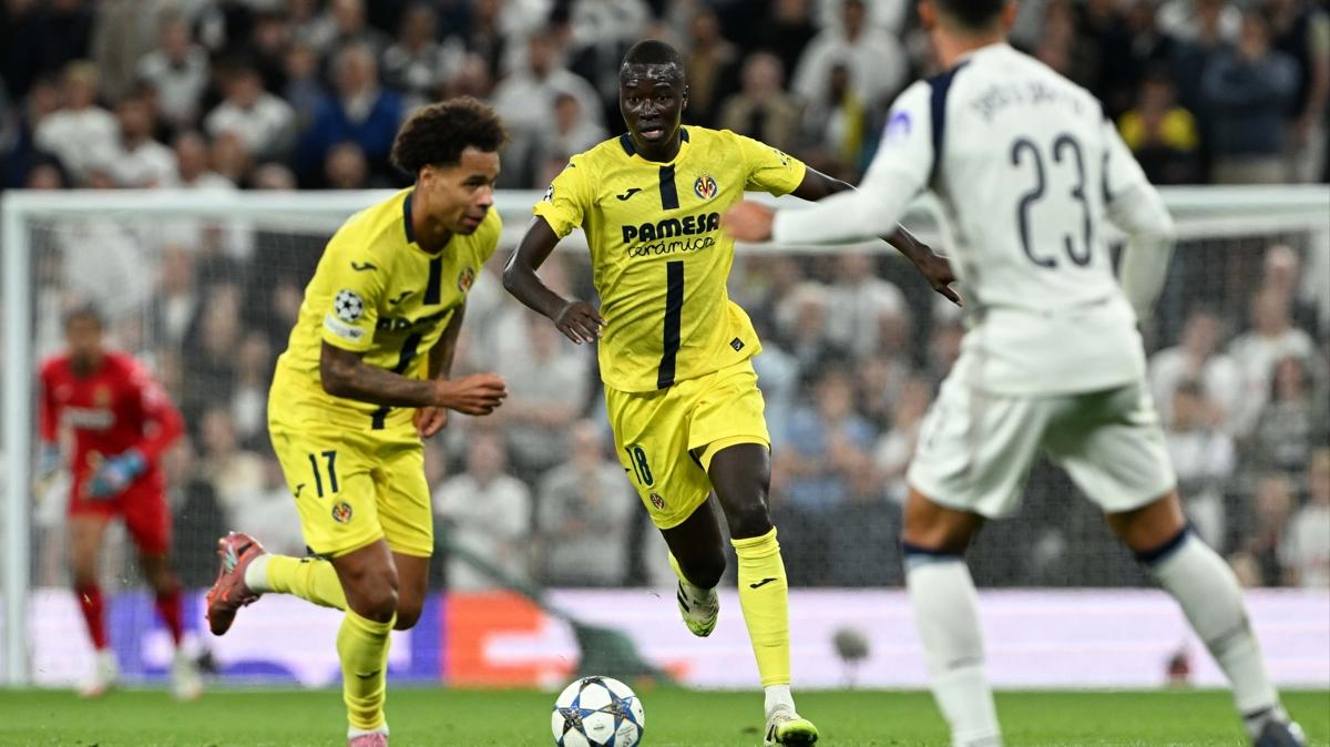 Pape Gueye  Galatasaray transfer  Villarreal futbolcu foto�raflar� resimleri