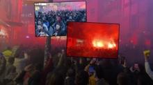 Manchester sar� k�rm�z�! Galatasaray taraftarlar� ak�n etti