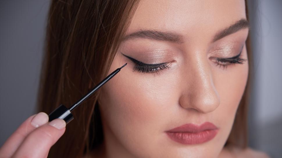 Art�k tam �izgisinde s�receksiniz: Do�ru eyeliner nas�l �ekilir?