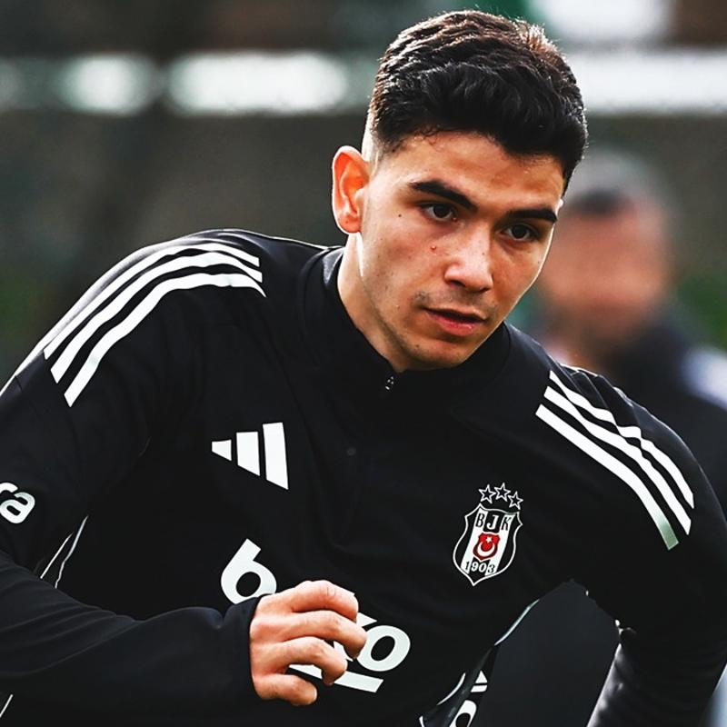 Be�ikta�'�n yeni transferi Yasin �zcan, ilk antrenman�na ��kt�