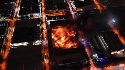 Bursa'da korkutan yang�n! Fabrika alev alev yand�