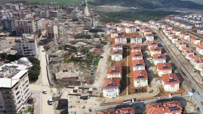 Depremde yerle bir olan il�e yeniden kuruldu! 