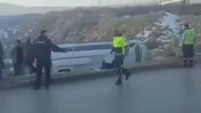 Gaziantep'te i��i servisi devrildi: 10 ki�i yaraland�