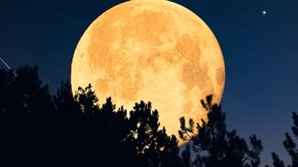 2026 Aslan dolunay� ne zaman? Aslan dolunay�n�n bur�lara etkileri neler, en �ok hangi bur� etkilenecek?