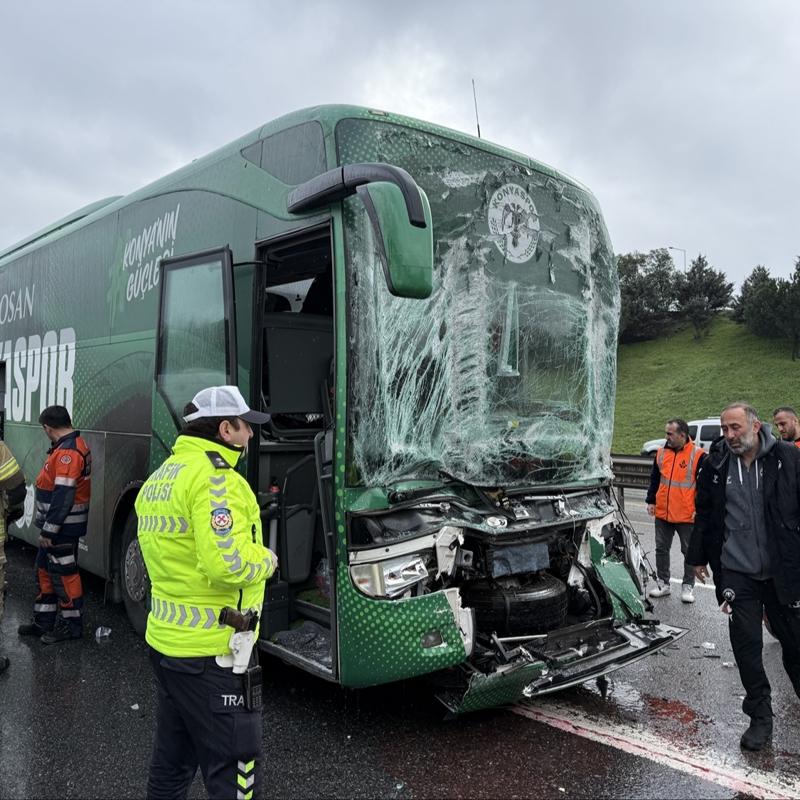 Konyaspor U19 Tak�m�, �stanbul'da kaza yapt�! Yaral�lar var