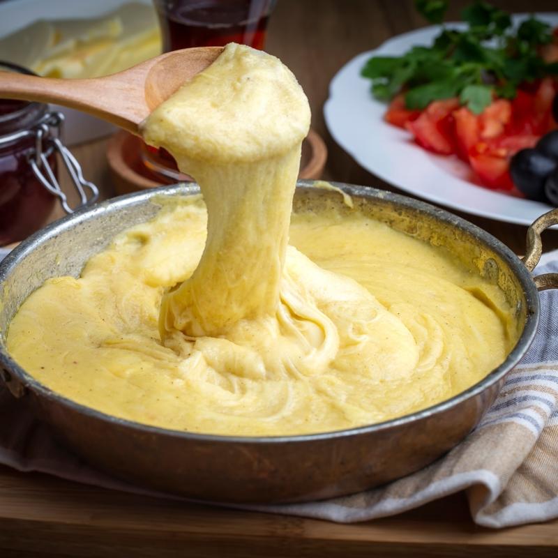 Peyniri uzad�k�a uzuyor: S�cac�k kuymak tarifi