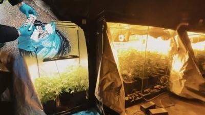 Jandarma zincirin her halkas�n� tek tek k�rd�: 23 ilde operasyon