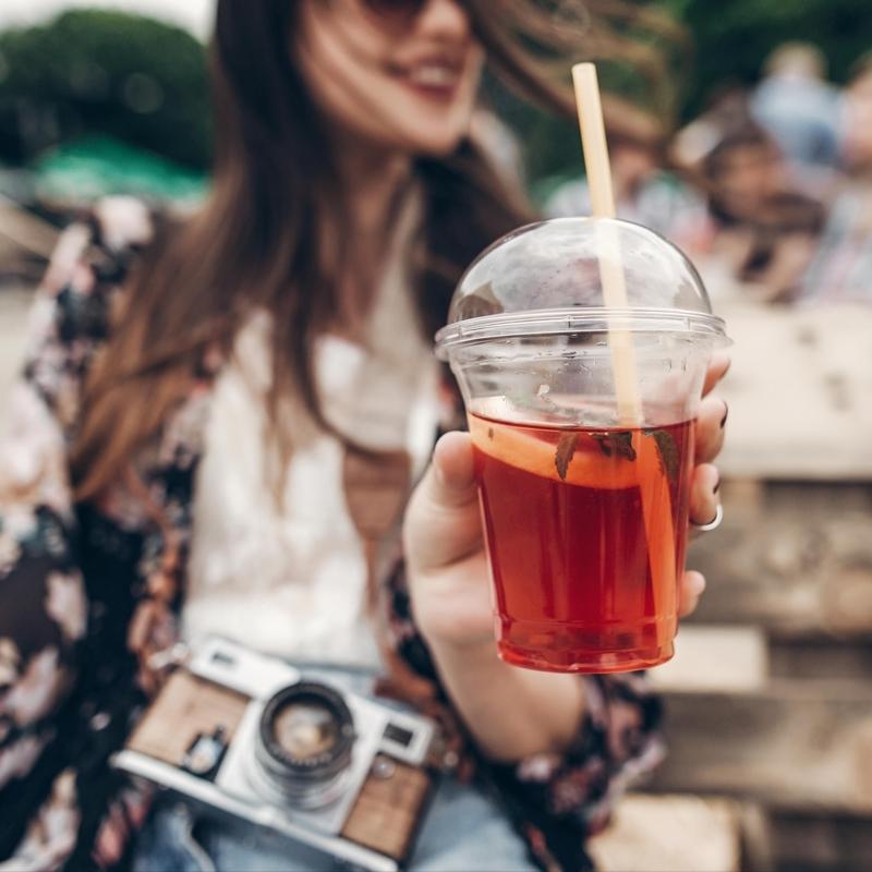 ��indeki plastik �ay, kahveye kar���yor: Bilimsel olarak a��kland�