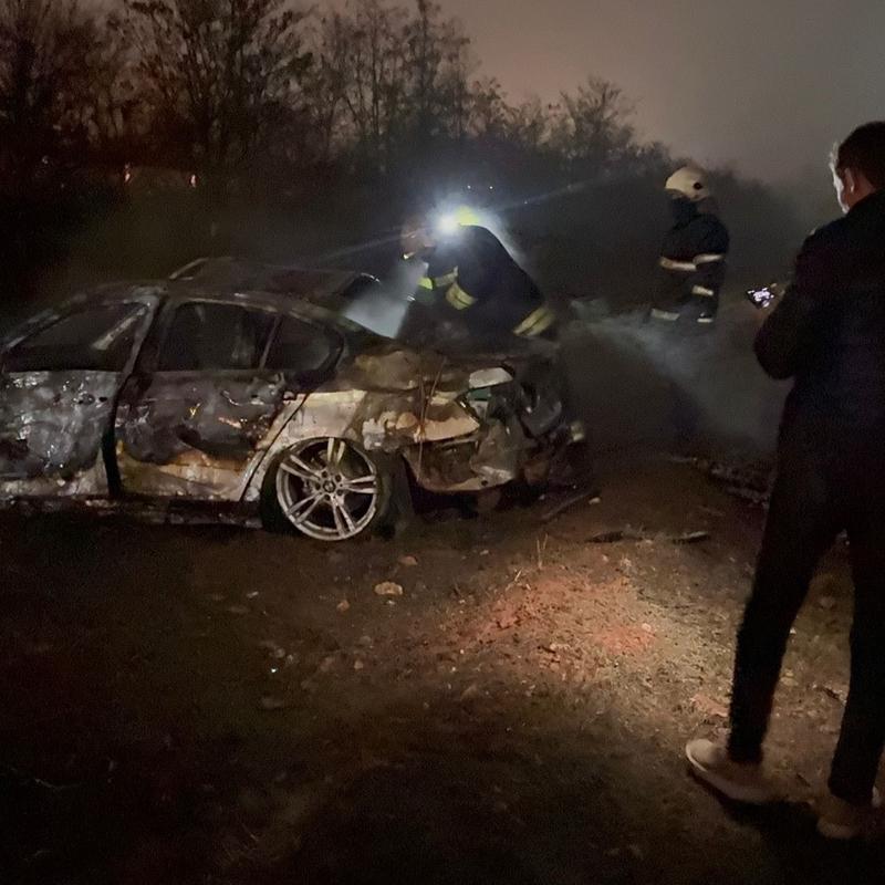 Kontrolden ��kan otomobil �arampole u�tu: 3 ki�i son anda kurtuldu