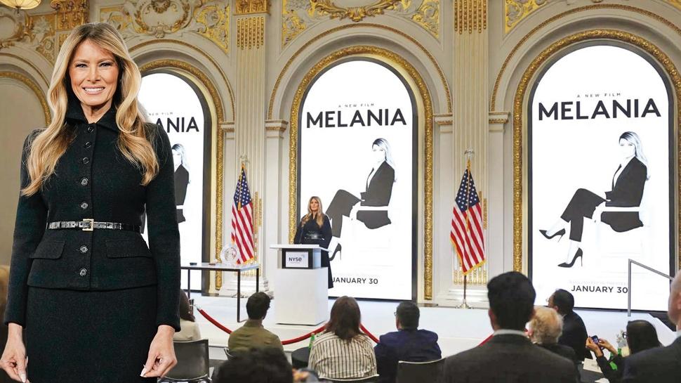 Melania Trump'a �ngiltere'de gi�e �oku