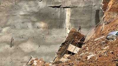 Gece vakti korkutan g�r�lt�! Bina bo�alt�ld�, yol kapat�ld�