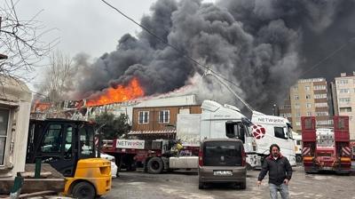 �� yerinde korkutan yang�n! �ok say�da ekip sevk edildi