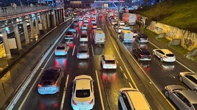 �stanbul'da trafik kilit! Yo�unluk y�zde 80'i a�t�
