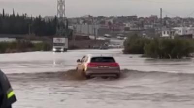 TOGG performans� ile b�y�ledi! Sel sular�nda b�yle ilerledi