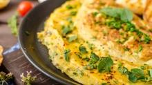 P�f noktas� s�t eklemek: Yumurtal� omlet tarifi, yumu�ac�k k�vaml�