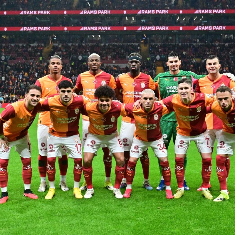 Galatasaray'a k�t� haber! Y�ld�z isim cezal� duruma d��t�