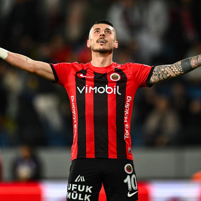 Gen�lerbirli�i, Gaziantep FK kar��s�nda 3 puan� ald�