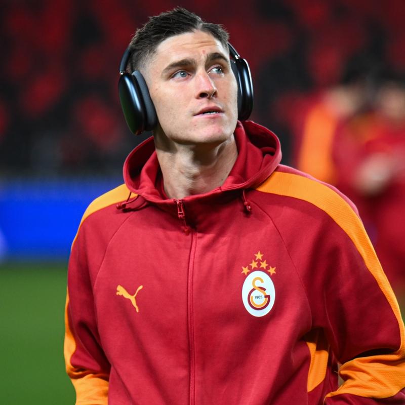 �ngiliz devi pe�inde! Roland Sallai'yi listeye eklediler