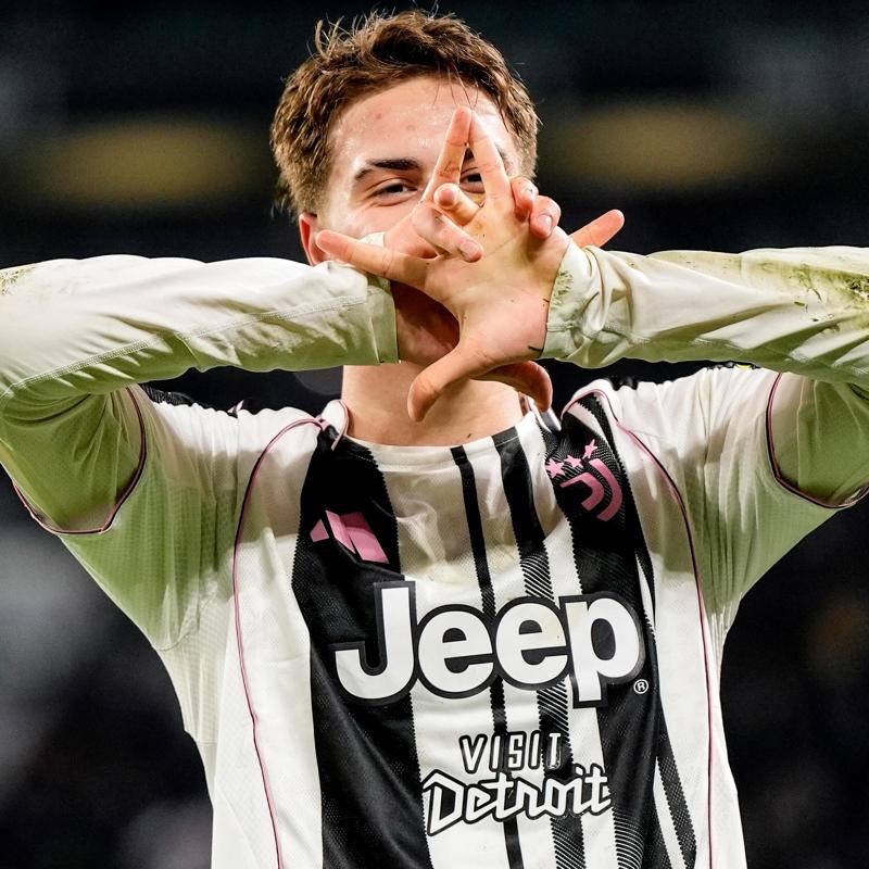 Juventus'ta mutlu son! Kenan Y�ld�z imzay� at�yor