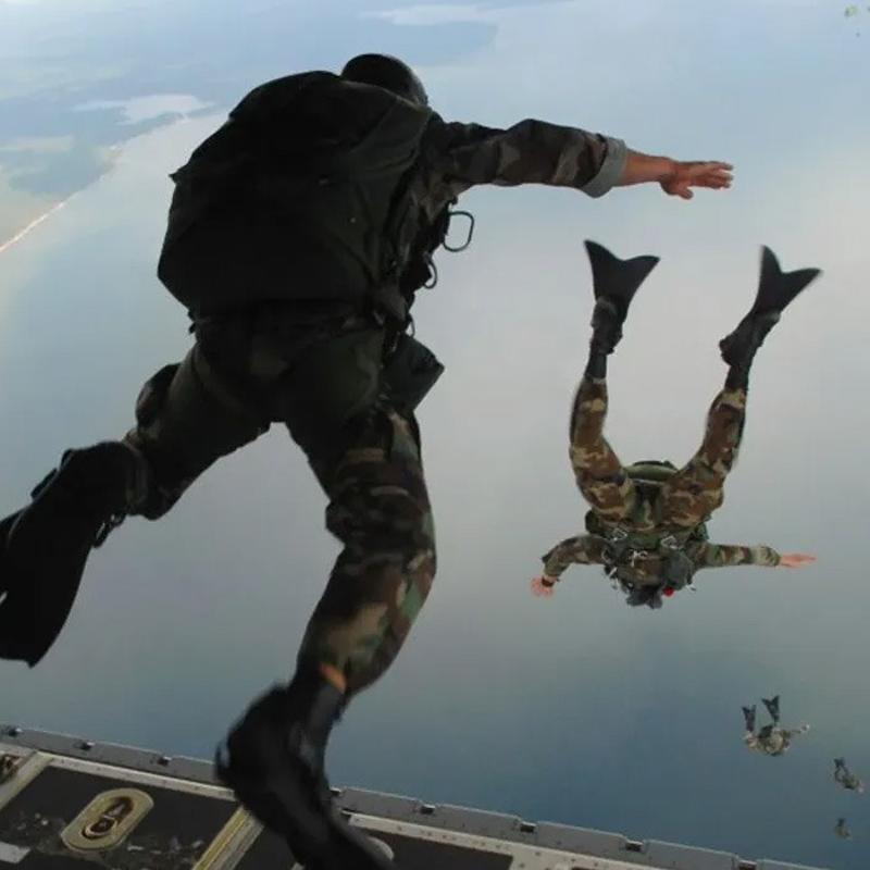 Nefes kesen para��t atlay���! G�ky�z�nde kusursuz senfoni