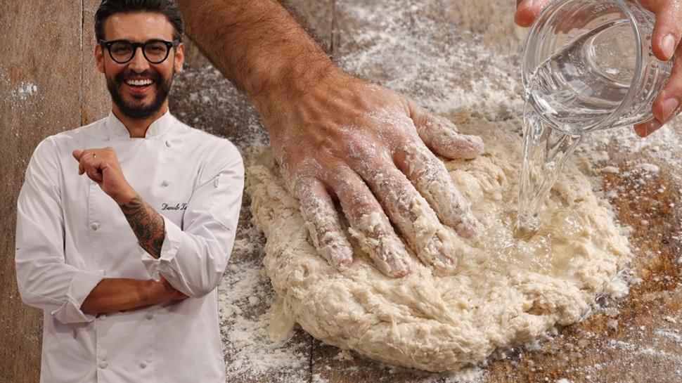 �ef Danilo'dan pizza hamuru tarifi! P�f noktas� suyu yava� yava� eklemek