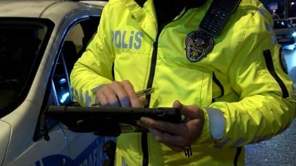 Arac�ndan indi kavgaya kar��t�: Trafik magandas�na ceza