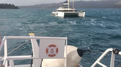 Marmaris'te s�r�klenen katamarandaki 2 ki�i kurtar�ld�