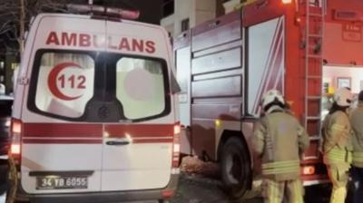 Zeytinburnu'nda sitenin otopark�nda yang�n ��kt�: Alevler kontrol alt�na al�nd�