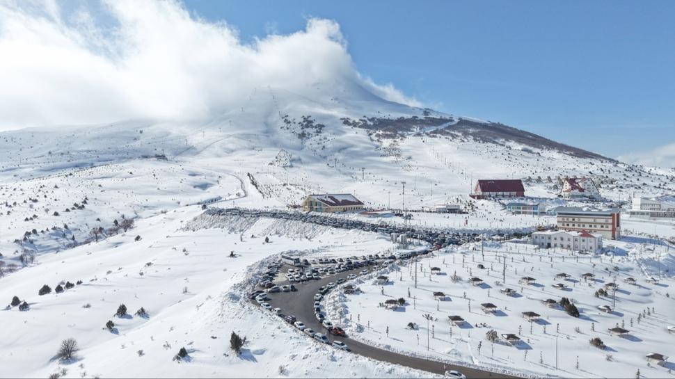 Y�ld�z Da��'nda hafta sonu kayaksever yo�unlu�u!