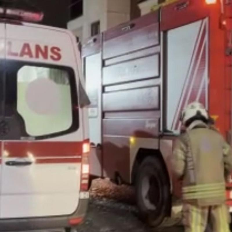 Zeytinburnu'nda sitenin otopark�nda yang�n ��kt�: Alevler kontrol alt�na al�nd�