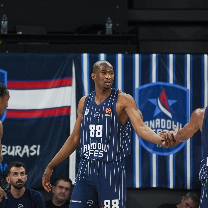 Anadolu Efes'in galibiyet hasreti Valencia kar��s�nda son buldu